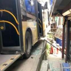 İETT otobüsü yayalara çarptı: Yaralılar var!