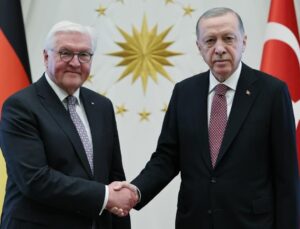 Cumhurbaşkanı Erdoğan, Alman mevkidaşına tarihi mektubun birebir basımını hediye etti