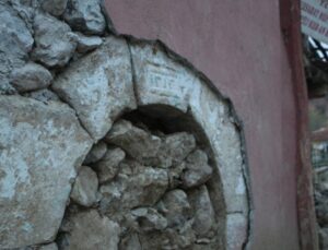 Deprem sonrası Osmanlı dönemine ait çeşme ortaya çıktı