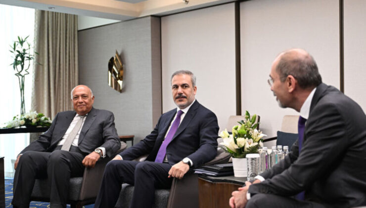 Dışişleri Bakanı Fidan Riyad'da Gazze Temas Grubu toplantısına katıldı