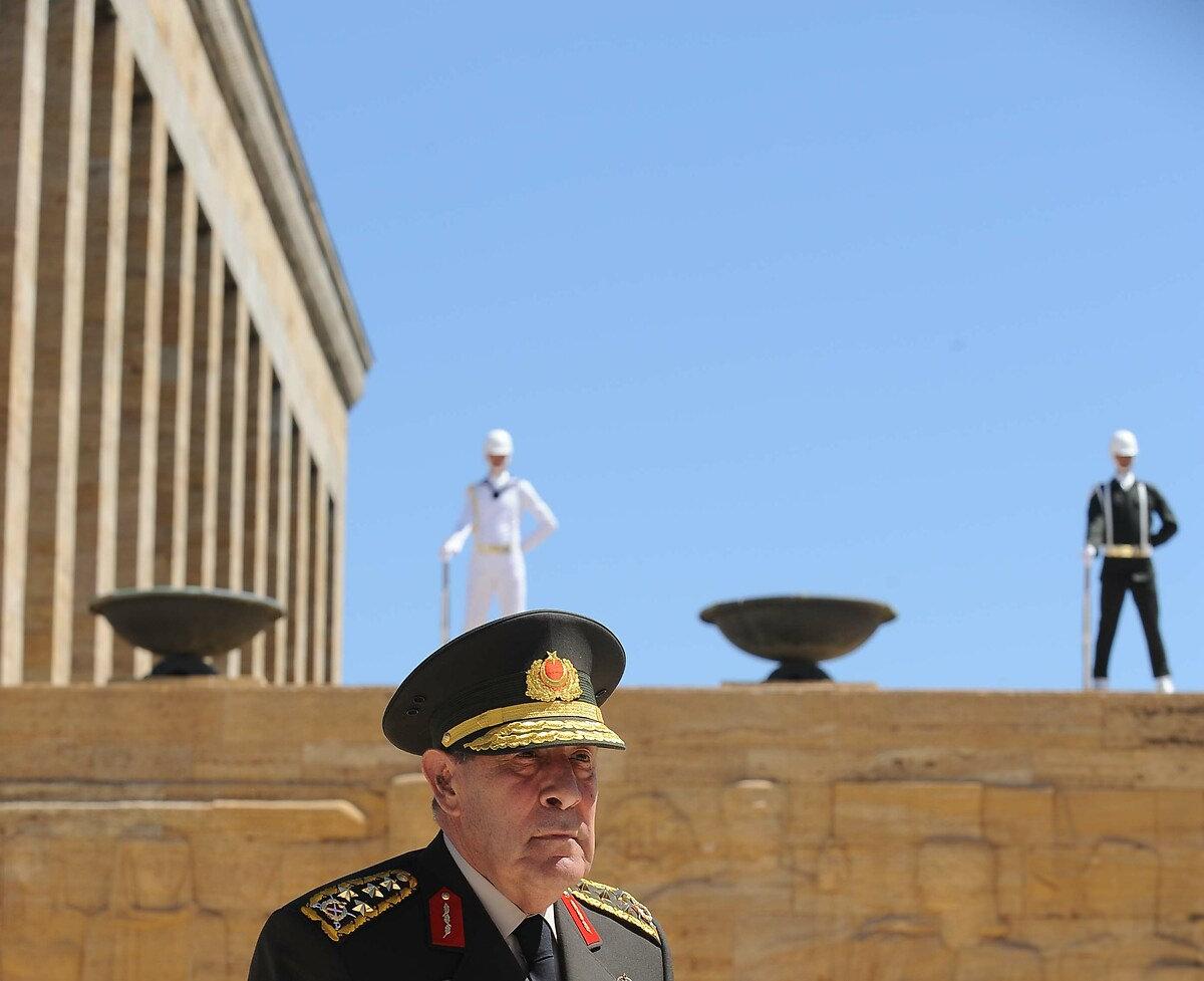 Dönemin Genelkurmay Başkanı Orgeneral Yaşar Büyükanıt.