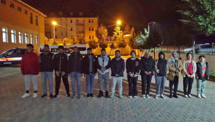 Edirne’de durdurulan bir araçtan 13 düzensiz göçmen çıktı
