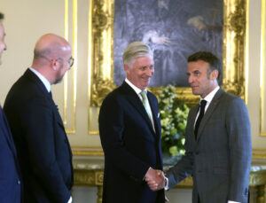Fransa Cumhurbaşkanı Macron'un Belçika Kraliyet Protokolünü ihlal etmesi tepkilere yol açtı