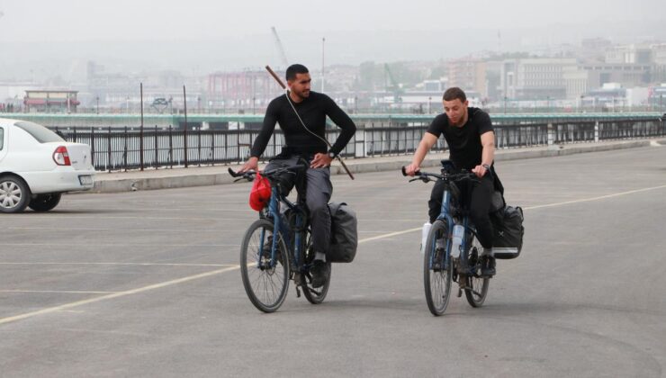 Fransa’dan Hacca gitmek için bisikletle yola çıkan iki kişi Türkiye’ye geldi