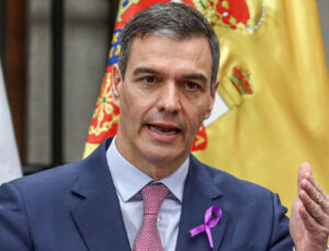 Görevde kalacağını duyuran İspanya Başbakanı Sanchez: Toplumun ve demokrasinin en büyük düşmanı yalan haberler