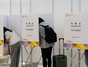 Güney Kore halkı parlamento seçimleri için sandık başında
