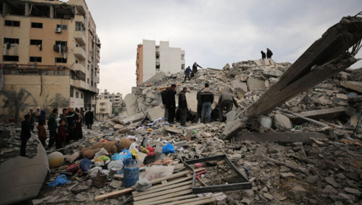 İsrail, Refah'ta evi bombaladı: 4 Filistinli öldü