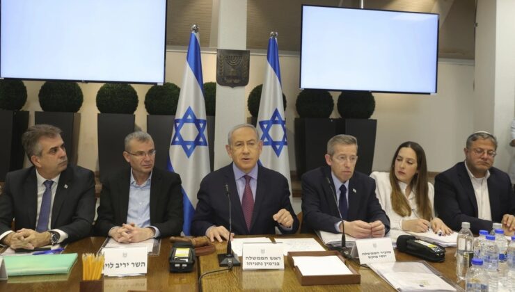 İsrail Savaş Kabinesi'nin İran'a karşı "acı verici misilleme" seçeneklerini değerlendirdiği iddia edildi