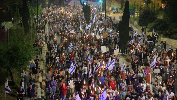 İsrail'de gösteriler devam ediyor: Netanyahu'nun evine yürüyen protestoculara polisten sert müdahale