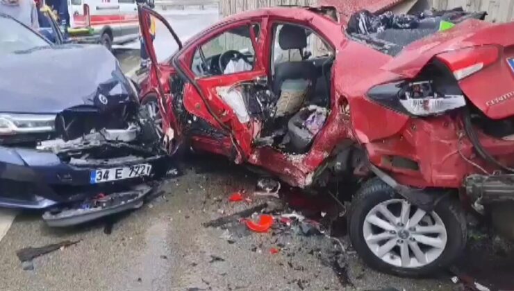 İstanbul’da feci kaza: Otomobil, park halindeki araca çarptı!