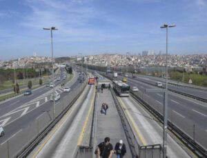 İstanbul’da haftanın ilk günü yollar boş kaldı