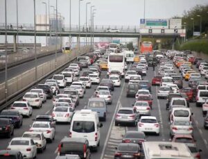 İstanbul’da haftanın ilk iş günü yoğun trafikle başladı