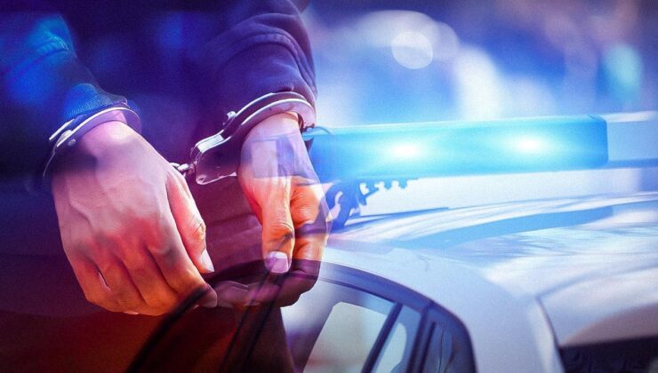 İstanbul’da rüşvet alan 2 vergi memuru tutuklandı