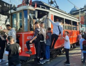 İstiklal Caddesi’nde nostaljik tramvay seferleri durduruldu