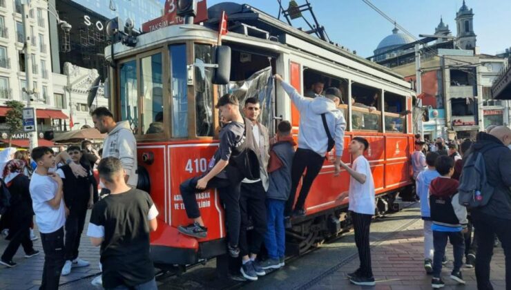 İstiklal Caddesi’nde nostaljik tramvay seferleri durduruldu
