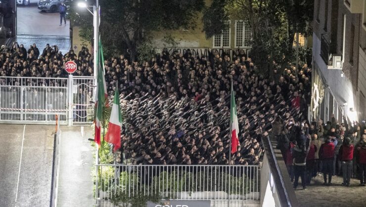 İtalya'da neofaşistler, 49 yıl önce öldürülen aşırı sağcı genci "Nazi selamı" ile andı