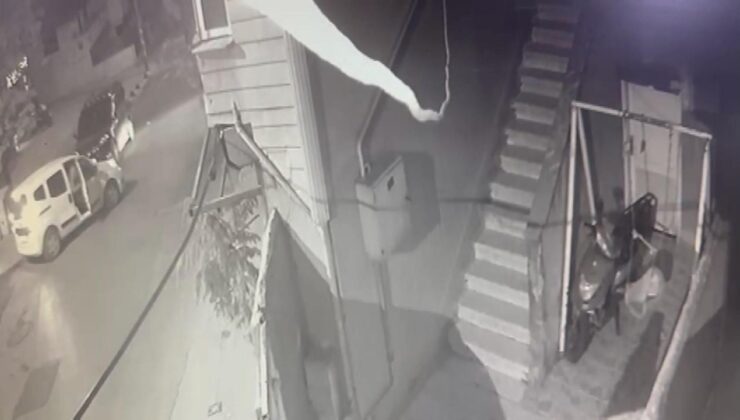 Kanarya Mahallesi’nde kaldırımda oturanlara silahlı saldırı! O anlar kamerada