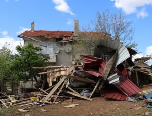 Kastamonu’da fırtına! Vali’den açıklama geldi: Toplam 296 adet ihbar alındı