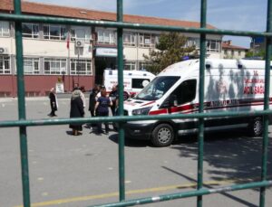 Kayseri’de 24 öğrenci hastaneye kaldırıldı: Öğretmenler de basın mensuplarına saldırdı!