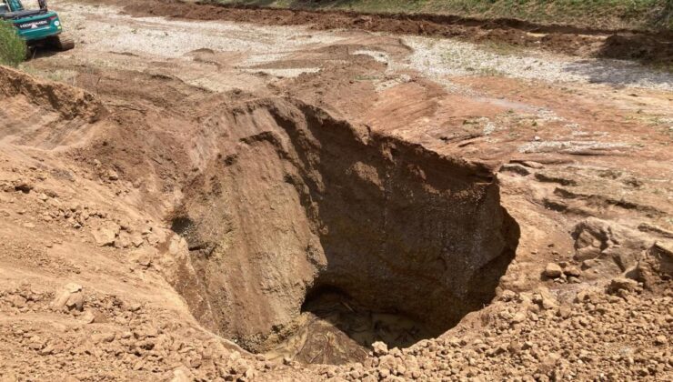 Konya’da eş zamanlı 15 obruk oluştu: 10 metre derinliğinde