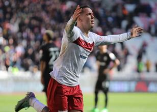 Rey Manaj gol krallığı yarışında takibini sürdürüyor