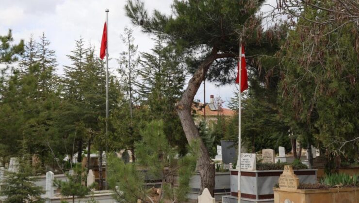 Şehit mezarlarında ‘Türk bayrağı yok’ iddiası yalan çıktı