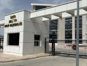 Sokakta bulunan insana ait yağ ve deri parçalarının arka planı ortaya çıktı