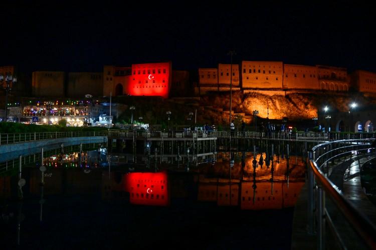 <p>Erbil Uluslararası Havalimanı, ziyaret öncesinde Türkiye, Irak ve Irak Kürt Bölgesel Yönetimi (IKBY) bayrakları ile donatıldı.</p><p> </p>