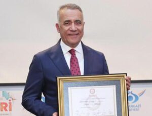 Sultangazi Belediye Başkanı Abdurrahman Dursun mazbatasını aldı