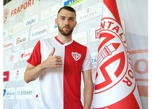 Süper Lig’de flaş ayrılık: Zymer Bytyqi sözleşmesini feshetti