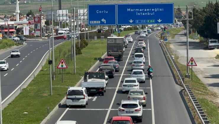 Tekirdağ’dan İstanbul yönüne trafik yoğunluğu yaşanıyor