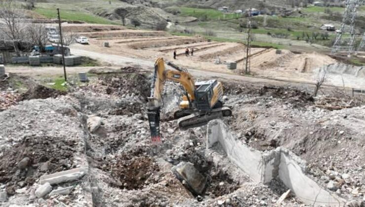 Tunceli’de 3 bin 406 depreme dayanıksız yapı valinin talimatıyla yıkılıyor