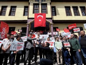 Uşak Belediyesi ÖNDER’e tahsis edilen binayı işgal etti