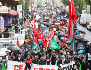 Üsküdar’daki Filistin yürüyüşüne on binler katıldı