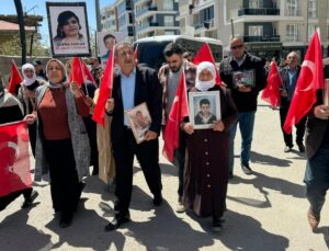 Vanlı ailelerin DEM Parti İl Başkanlığı önündeki eylemleri devam ediyor