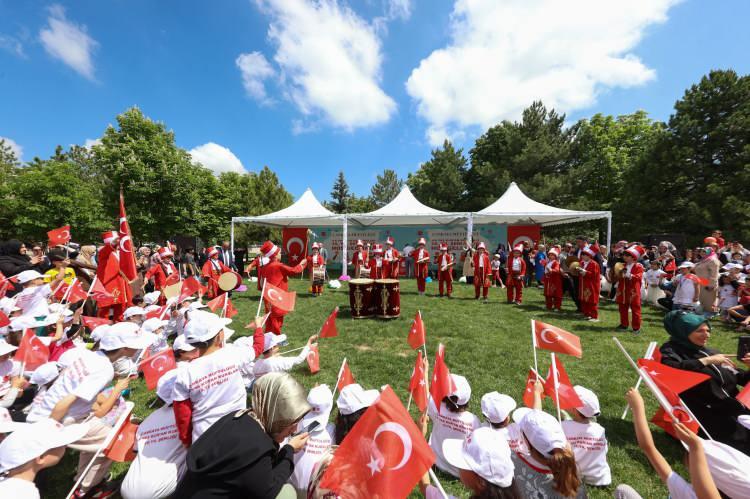 <p>Diyanet İşleri Başkanlığından yapılan açıklamaya göre Erbaş, Çankaya Müftülüğünce Ahlatlıbel Atatürk Parkı'nda düzenlenen 4-6 Yaş Kur'an Kursları 10. Yıl Şenliği'ne katıldı.</p>