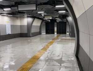 Yenibosna metro istasyonunu yağmur sonrası su bastı