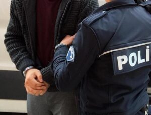 Adana’da bir eve kaçak silah operasyonu: Gözaltına alındı