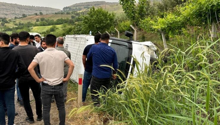 Adıyaman’da minibüs devrildi: 14 yaralı