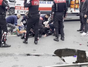 Bakırköy’de motosikletli 2 polis ticari taksiye arkadan çarptı
