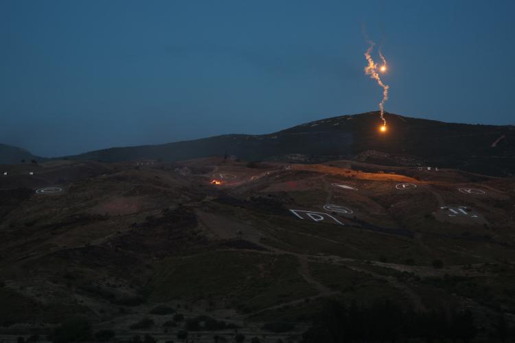 <p><span style="color:#B22222"><strong>Gece safhası nefes kesti</strong></span></p><p> </p>