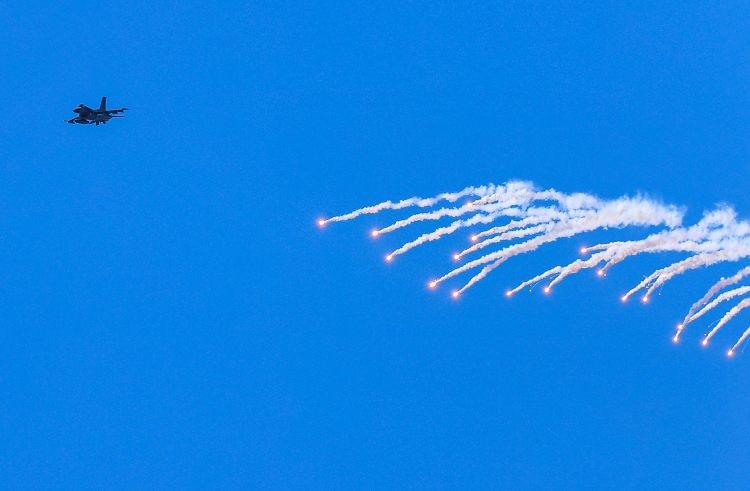 <p>Gece görüş kabiliyetine sahip amfibi keşif bölüğü çıkarma yapılacak sahile yönelik keşif harekatı düzenledi.</p>