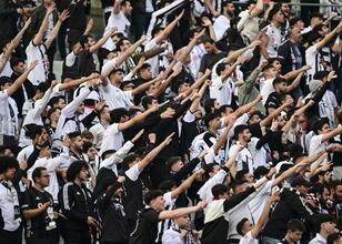 Beşiktaş taraftarından Osayi-Samuel tezahüratı!