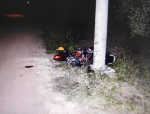 Beton direğe çarpan motosikletin sürücüsü öldü