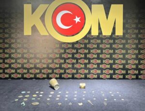 Bizans dönemine ait 33 sikke ve 17 obje ele geçirildi