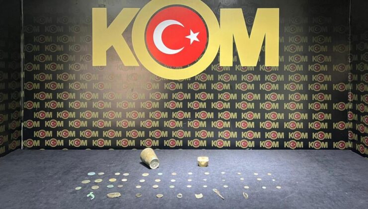 Bizans dönemine ait 33 sikke ve 17 obje ele geçirildi