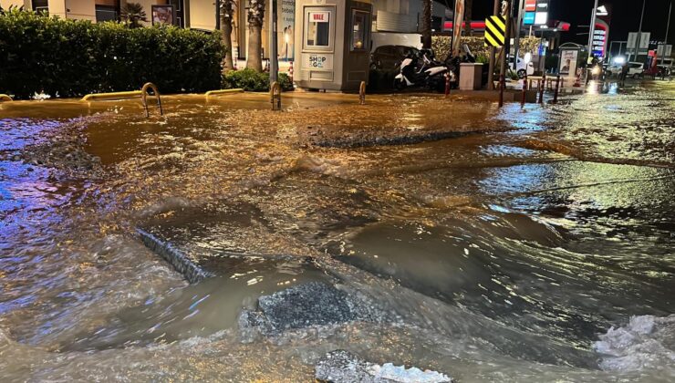 Bodrum’da alışıldık manzara: Ana isale hattı patladı, yollar göle döndü