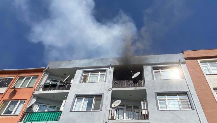 Çanakkale’de 4 katlı binada yangın!