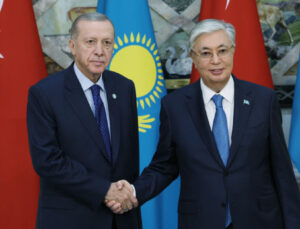 Cumhurbaşkanı Erdoğan, Kazakistan lideri Tokayev ile görüştü