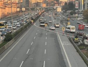 E-5 yan yolda patlayan kanalizasyon hattının kokusu çevrede rahatsızlık uyandırıyor